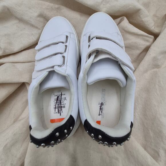 Copied - J/SLIDES Taylor silver metallic sneakers Womens size 7 - Picture 2 of 5